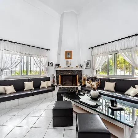 Calma Holiday home Prassas